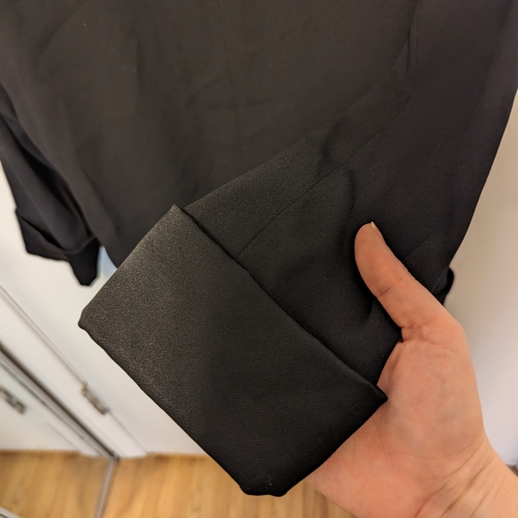 Aritzia Wilfred Chevalier Blazer Jacket in Black With Satiny Lapels / Cuffs - Picture 3 of 4